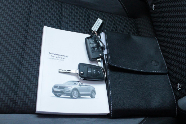 Volkswagen T-Roc Cabrio 1.5 TSI 150PK AUTOMAAT R-LINE BLACK STYLE | AFNEEMBARE TREKHAAK | ACHTERUITRIJCAMERA | NAVIGATIE  | IQ LIGHT MATRIX KOPLAMPEN | DAB+ RADIO | DRAADLOOS APPLE CARPLAY/ANDROID AUTO | ADAPTIVE CRUISE CONTROL | STOEL/STUUR VERWARMING | 18" LICHTMETALEN VELGEN BLACK | PARKEERSENSOREN VOOR + ACHTER | VIRTUAL COCKPIT | DODEHOEK DETECTIE | R-LINE BEKLEDING | DAB+ RADIO |