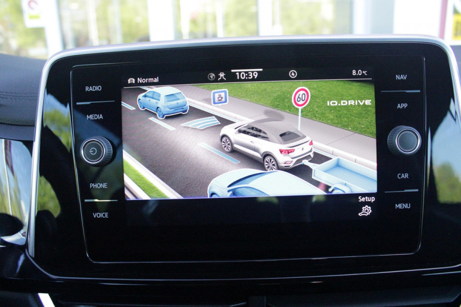 Volkswagen T-Roc Cabrio 1.5 TSI 150PK AUTOMAAT R-LINE BLACK STYLE | AFNEEMBARE TREKHAAK | ACHTERUITRIJCAMERA | NAVIGATIE  | IQ LIGHT MATRIX KOPLAMPEN | DAB+ RADIO | DRAADLOOS APPLE CARPLAY/ANDROID AUTO | ADAPTIVE CRUISE CONTROL | STOEL/STUUR VERWARMING | 18" LICHTMETALEN VELGEN BLACK | PARKEERSENSOREN VOOR + ACHTER | VIRTUAL COCKPIT | DODEHOEK DETECTIE | R-LINE BEKLEDING | DAB+ RADIO |
