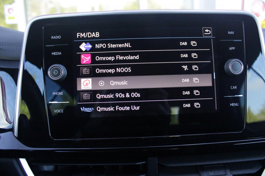Volkswagen T-Roc Cabrio 1.5 TSI 150PK AUTOMAAT R-LINE BLACK STYLE | AFNEEMBARE TREKHAAK | ACHTERUITRIJCAMERA | NAVIGATIE  | IQ LIGHT MATRIX KOPLAMPEN | DAB+ RADIO | DRAADLOOS APPLE CARPLAY/ANDROID AUTO | ADAPTIVE CRUISE CONTROL | STOEL/STUUR VERWARMING | 18" LICHTMETALEN VELGEN BLACK | PARKEERSENSOREN VOOR + ACHTER | VIRTUAL COCKPIT | DODEHOEK DETECTIE | R-LINE BEKLEDING | DAB+ RADIO |