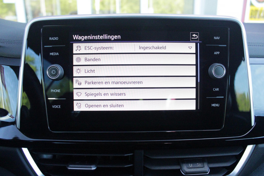 Volkswagen T-Roc Cabrio 1.5 TSI 150PK AUTOMAAT R-LINE BLACK STYLE | AFNEEMBARE TREKHAAK | ACHTERUITRIJCAMERA | NAVIGATIE  | IQ LIGHT MATRIX KOPLAMPEN | DAB+ RADIO | DRAADLOOS APPLE CARPLAY/ANDROID AUTO | ADAPTIVE CRUISE CONTROL | STOEL/STUUR VERWARMING | 18" LICHTMETALEN VELGEN BLACK | PARKEERSENSOREN VOOR + ACHTER | VIRTUAL COCKPIT | DODEHOEK DETECTIE | R-LINE BEKLEDING | DAB+ RADIO |