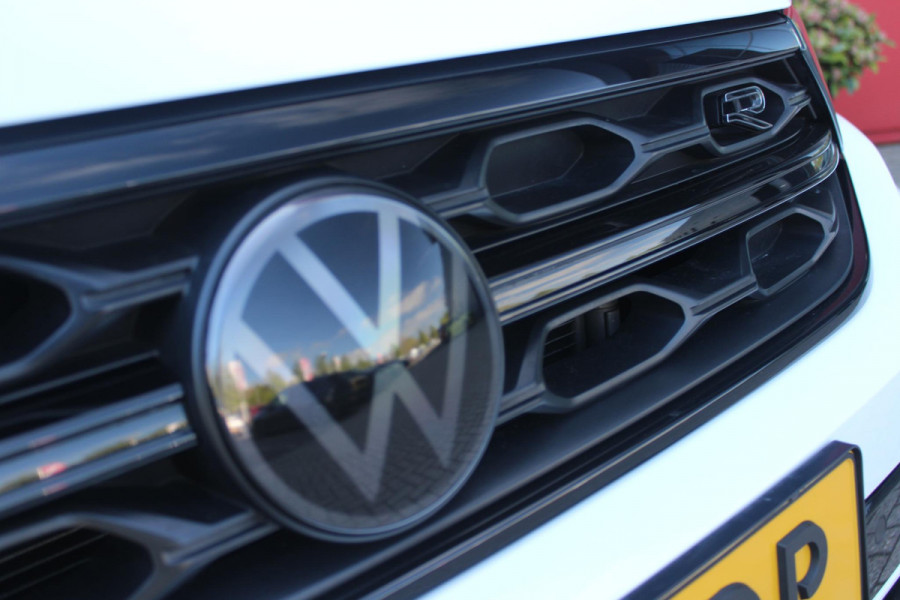 Volkswagen T-Roc Cabrio 1.5 TSI 150PK AUTOMAAT R-LINE BLACK STYLE | AFNEEMBARE TREKHAAK | ACHTERUITRIJCAMERA | NAVIGATIE  | IQ LIGHT MATRIX KOPLAMPEN | DAB+ RADIO | DRAADLOOS APPLE CARPLAY/ANDROID AUTO | ADAPTIVE CRUISE CONTROL | STOEL/STUUR VERWARMING | 18" LICHTMETALEN VELGEN BLACK | PARKEERSENSOREN VOOR + ACHTER | VIRTUAL COCKPIT | DODEHOEK DETECTIE | R-LINE BEKLEDING | DAB+ RADIO |