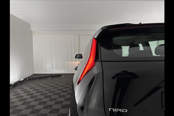 Kia Niro EV DynamicLine 64.8 kWh [ 3-Fase ] {SOH-100%} (INCL.BTW) *LEATHER-FABRIC | ADAPTIVE-CRUISE | DIGI-COCKPIT | KEYLESS | CAMERA | DAB | COMFORT-SEATS | SHIFT-PADDLES | ECC | PDC | 17''ALU*