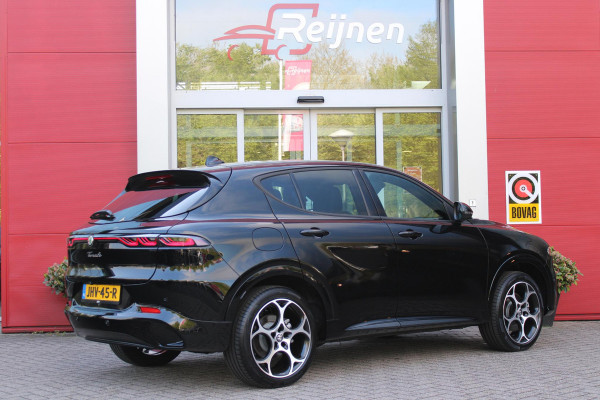Alfa Romeo Tonale 1.3T PHEV 280PK SPRINT | ADAPTIVE CRUISE CONTROL | LED MATRIX KOPLAMPEN | STOEL/STUUR VERWARMING | PARKEERSENSOREN VOOR + ACHTER | ACHTERUITRIJ CAMERA | DRAADLOZE APPLE CARPLAY/ANDROID AUTO | NAVIGATIE | CLIMATE CONTROL | DRAADLOZE TELEFOONLADER |