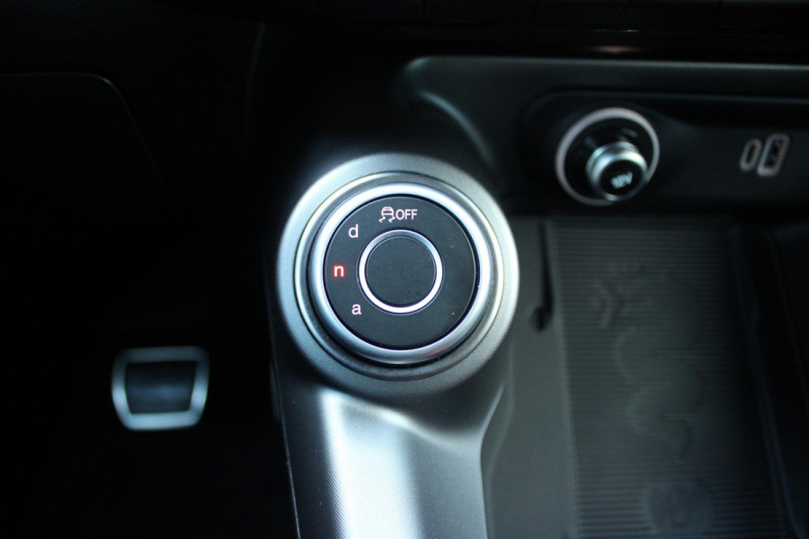 Alfa Romeo Tonale 1.3T PHEV 280PK SPRINT | ADAPTIVE CRUISE CONTROL | LED MATRIX KOPLAMPEN | STOEL/STUUR VERWARMING | PARKEERSENSOREN VOOR + ACHTER | ACHTERUITRIJ CAMERA | DRAADLOZE APPLE CARPLAY/ANDROID AUTO | NAVIGATIE | CLIMATE CONTROL | DRAADLOZE TELEFOONLADER |