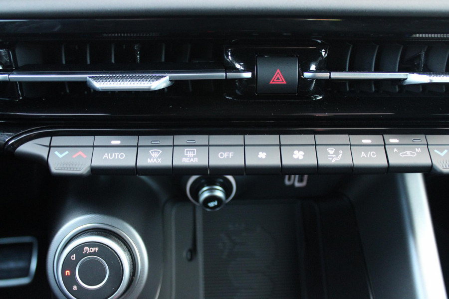 Alfa Romeo Tonale 1.3T PHEV 280PK SPRINT | ADAPTIVE CRUISE CONTROL | LED MATRIX KOPLAMPEN | STOEL/STUUR VERWARMING | PARKEERSENSOREN VOOR + ACHTER | ACHTERUITRIJ CAMERA | DRAADLOZE APPLE CARPLAY/ANDROID AUTO | NAVIGATIE | CLIMATE CONTROL | DRAADLOZE TELEFOONLADER |