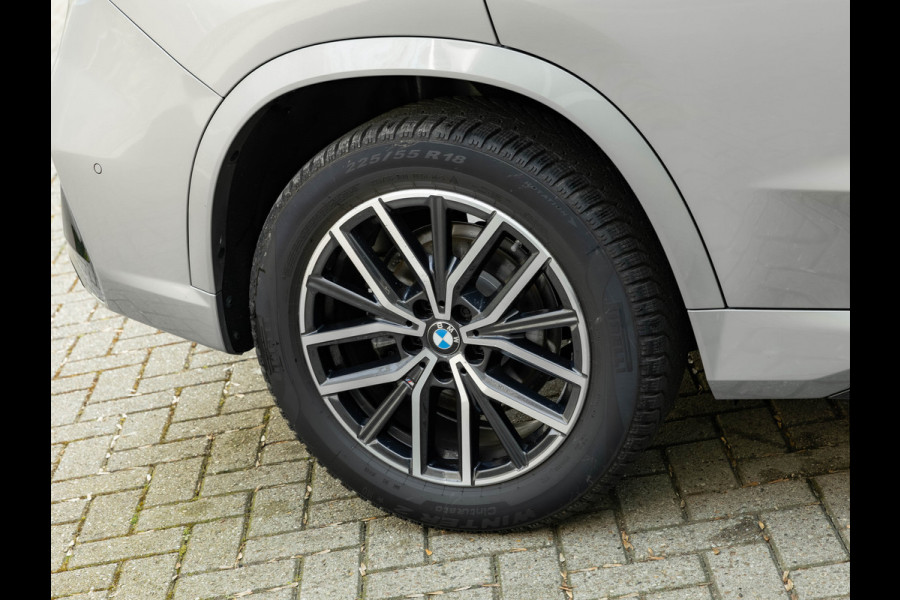 BMW X1 sDrive18i M-Sport - Pano - Memoryzetel - Trekhaak - Harman Kardon