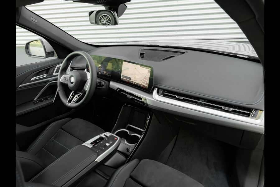 BMW X1 sDrive18i M-Sport - Pano - Memoryzetel - Trekhaak - Harman Kardon