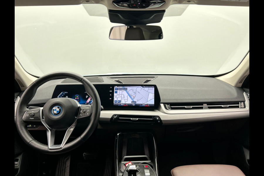 BMW iX1 XDrive30 Launch Edition 67 kWh | Carplay | SOH 99.6% | Leder | Harman/Kardon | Head-up display | Camera |