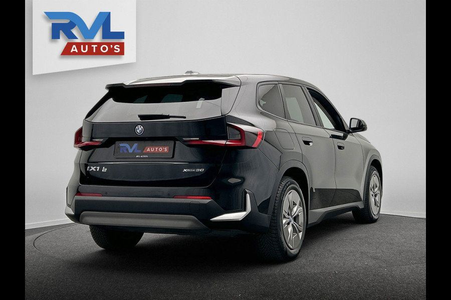 BMW iX1 XDrive30 Launch Edition 67 kWh | Carplay | SOH 99.6% | Leder | Harman/Kardon | Head-up display | Camera |