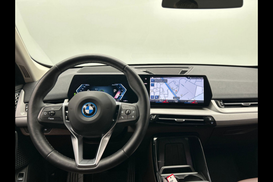 BMW iX1 XDrive30 Launch Edition 67 kWh | Carplay | SOH 99.6% | Leder | Harman/Kardon | Head-up display | Camera |