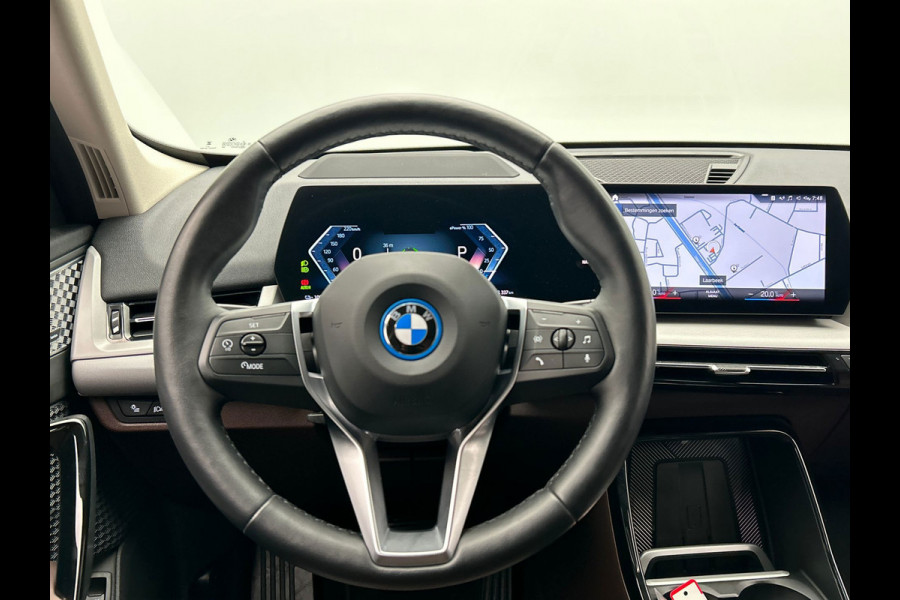BMW iX1 XDrive30 Launch Edition 67 kWh | Carplay | SOH 99.6% | Leder | Harman/Kardon | Head-up display | Camera |