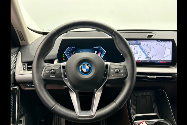 BMW iX1 XDrive30 Launch Edition 67 kWh | Carplay | SOH 99.6% | Leder | Harman/Kardon | Head-up display | Camera |