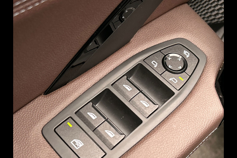 BMW iX1 XDrive30 Launch Edition 67 kWh | Carplay | SOH 99.6% | Leder | Harman/Kardon | Head-up display | Camera |