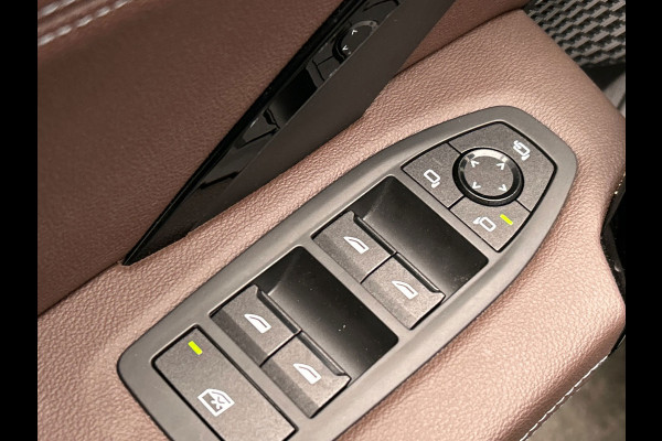 BMW iX1 XDrive30 Launch Edition 67 kWh | Carplay | SOH 99.6% | Leder | Harman/Kardon | Head-up display | Camera |