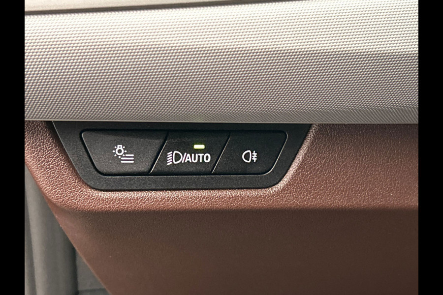 BMW iX1 XDrive30 Launch Edition 67 kWh | Carplay | SOH 99.6% | Leder | Harman/Kardon | Head-up display | Camera |