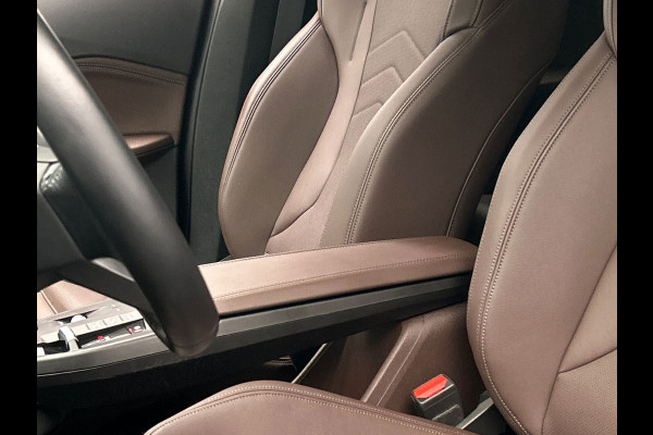 BMW iX1 XDrive30 Launch Edition 67 kWh | Carplay | SOH 99.6% | Leder | Harman/Kardon | Head-up display | Camera |