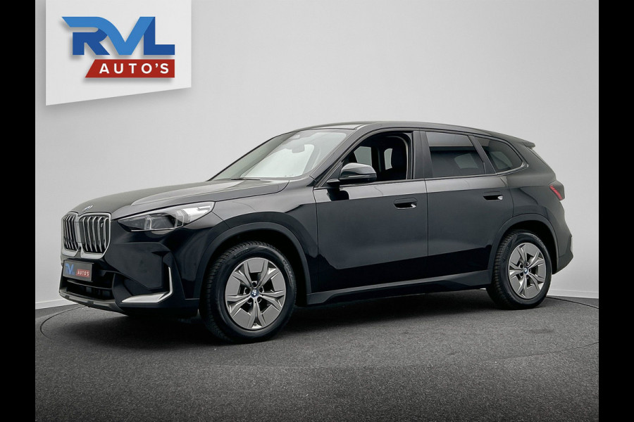 BMW iX1 XDrive30 Launch Edition 67 kWh | Carplay | SOH 99.6% | Leder | Harman/Kardon | Head-up display | Camera |