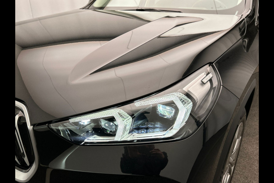 BMW iX1 XDrive30 Launch Edition 67 kWh | Carplay | SOH 99.6% | Leder | Harman/Kardon | Head-up display | Camera |