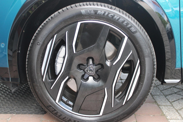 Peugeot E-5008 LAUNCH EDITION GT 325PK Dual Motor 73 kWh | PANORAMA SCHUIF / KANTELDAK | LEDEREN BEKLEDING NAPPA | ELEKTRISCH VERSTELBARE VOOR STOELEN, MET GEHEUGENFUNCTIE OP BESTUURDERSSTOEL | STOEL VERWARMING | STOEL MASAGE | ACHTERBANK VERWARMING | STUUR VERWARMING | WARMTE POMP | ALARM SYSTEEM | DRAADLOOS APPLE CARPLAY / ANDROID AUTO | DRAADLOZE TELEFOONLADER | VISIOPARK 360° HD CAMERA'S | DRIVE ASSIST 2.0 SEMI-AUTONOOMRIJDEN | SFEER VERLICHTING | DRAADLOZE TELEFOONLADER | ADAPTIVE CRUISE CONTROL | DODEHOEK DETECTIE | 7-PERSOONS |