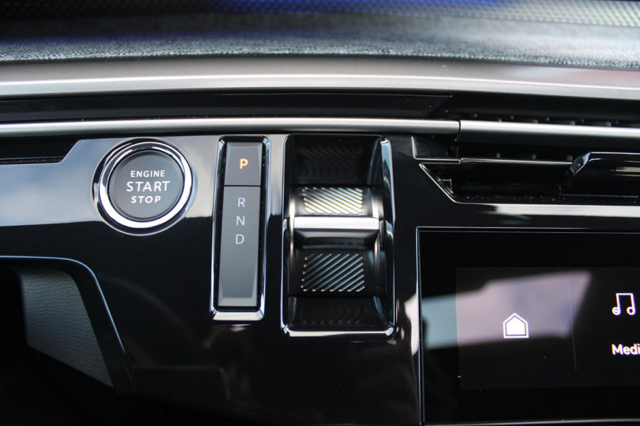 Peugeot E-5008 LAUNCH EDITION GT 325PK Dual Motor 73 kWh | PANORAMA SCHUIF / KANTELDAK | LEDEREN BEKLEDING NAPPA | ELEKTRISCH VERSTELBARE VOOR STOELEN, MET GEHEUGENFUNCTIE OP BESTUURDERSSTOEL | STOEL VERWARMING | STOEL MASAGE | ACHTERBANK VERWARMING | STUUR VERWARMING | WARMTE POMP | ALARM SYSTEEM | DRAADLOOS APPLE CARPLAY / ANDROID AUTO | DRAADLOZE TELEFOONLADER | VISIOPARK 360° HD CAMERA'S | DRIVE ASSIST 2.0 SEMI-AUTONOOMRIJDEN | SFEER VERLICHTING | DRAADLOZE TELEFOONLADER | ADAPTIVE CRUISE CONTROL | DODEHOEK DETECTIE | 7-PERSOONS |