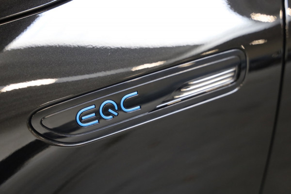 Mercedes-Benz EQC 400 4MATIC AMG 80 kWh NAP HEAD-UP 360 Camera BLIS BURMS TREKHAAK Schuifldak LEASE V/A € 223,- P.M. INRUIL MOG