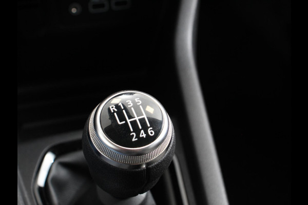 Renault Clio 1.0 TCe 90 Evolution Climate control Cruise control Camera Parkeersensoren achter Verwarmde voorstoelen Stuurverwarming LED Trekhaak Apple Carplay/ Android Auto