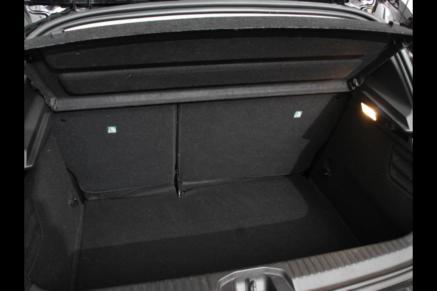 Renault Clio 1.0 TCe 90 Evolution Climate control Cruise control Camera Parkeersensoren achter Verwarmde voorstoelen Stuurverwarming LED Trekhaak Apple Carplay/ Android Auto