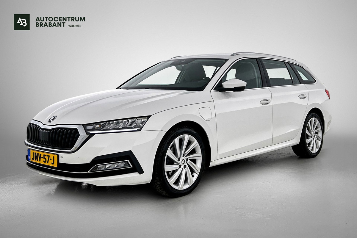 Škoda Octavia Combi 1.4 TSI iV PHEV Sportline Business(Goed OnderH, Carplay/ Android, Camera, Elektrische Stoelen, StoelV, Etc)