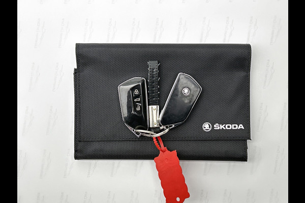 Škoda Octavia Combi 1.4 TSI iV PHEV Sportline Business(Goed OnderH, Carplay/ Android, Camera, Elektrische Stoelen, StoelV, Etc)
