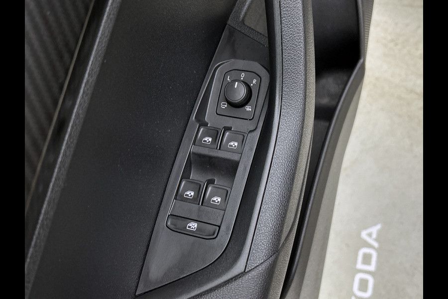 Škoda Karoq 1.5 TSI ACT Sportline Business | PANORAMADAK | 360 CAMERA | WINTERPACK | KEYLESS | NAVI | ELEKTR. ACHTERKLEP