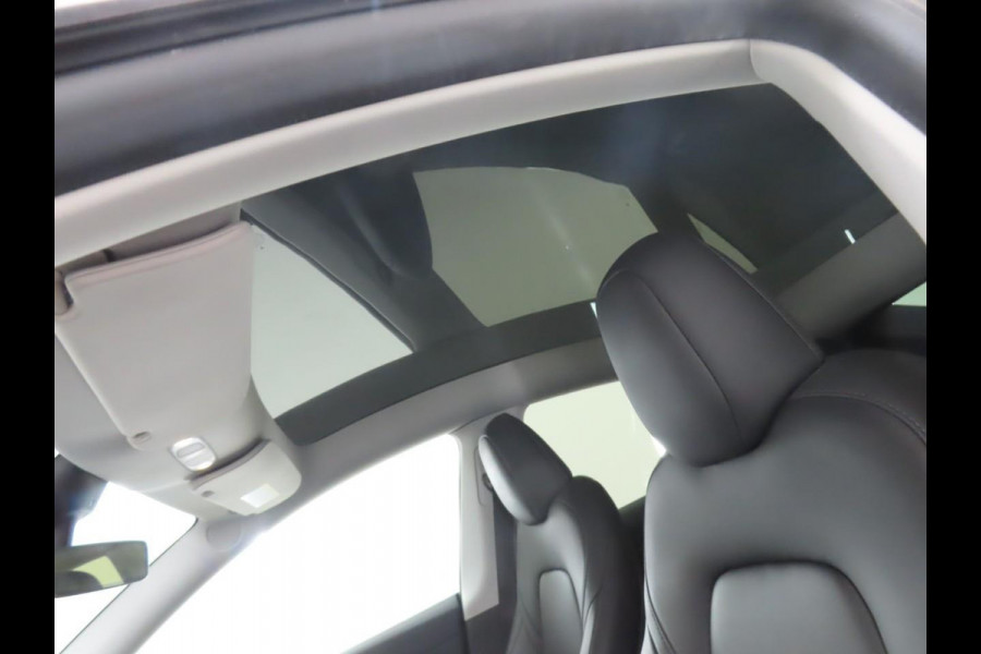 Tesla Model Y RWD 58 kWh | 43.000 KM | SOH 92,8% | AutoPilot | Panorama - Dak | WORDT VERWACHT!