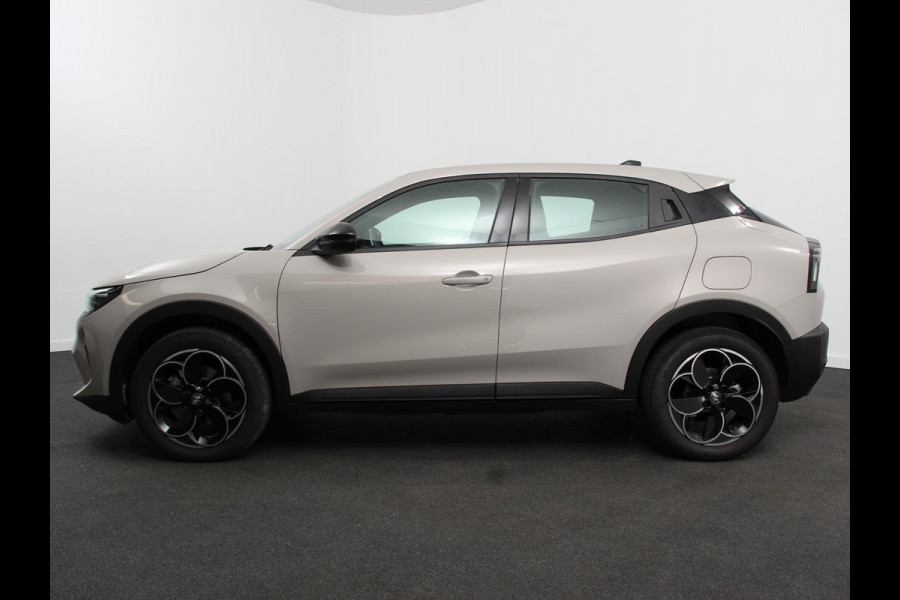 Alfa Romeo junior Elettrica Automaat 156PK Adaptieve Cruise Control LMV 18 inch Full Led Matrix Parkeer sensoren Navigatie Apple Carplay / Android auto  Climate Control