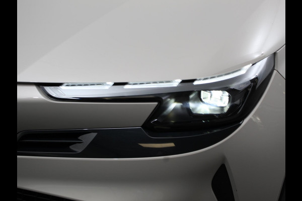 Alfa Romeo junior Elettrica Automaat 156PK Adaptieve Cruise Control LMV 18 inch Full Led Matrix Parkeer sensoren Navigatie Apple Carplay / Android auto  Climate Control