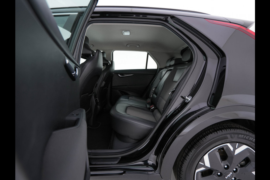 Kia Niro EV DynamicLine 64.8 kWh [ 3-Fase ] {SOH-100%} (INCL.BTW) *LEATHER-FABRIC | ADAPTIVE-CRUISE | DIGI-COCKPIT | KEYLESS | CAMERA | DAB | COMFORT-SEATS | SHIFT-PADDLES | ECC | PDC | 17''ALU*