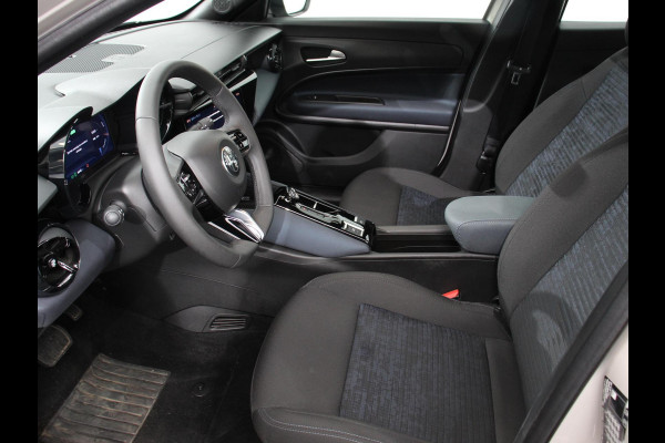 Alfa Romeo junior Elettrica Automaat 156PK Adaptieve Cruise Control LMV 18 inch Full Led Matrix Parkeer sensoren Navigatie Apple Carplay / Android auto  Climate Control