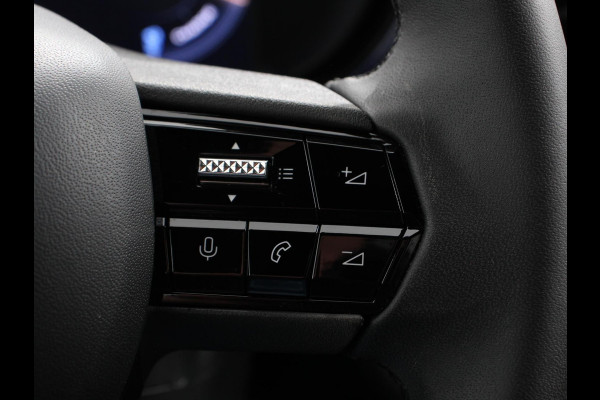 Alfa Romeo junior Elettrica Automaat 156PK Adaptieve Cruise Control LMV 18 inch Full Led Matrix Parkeer sensoren Navigatie Apple Carplay / Android auto  Climate Control