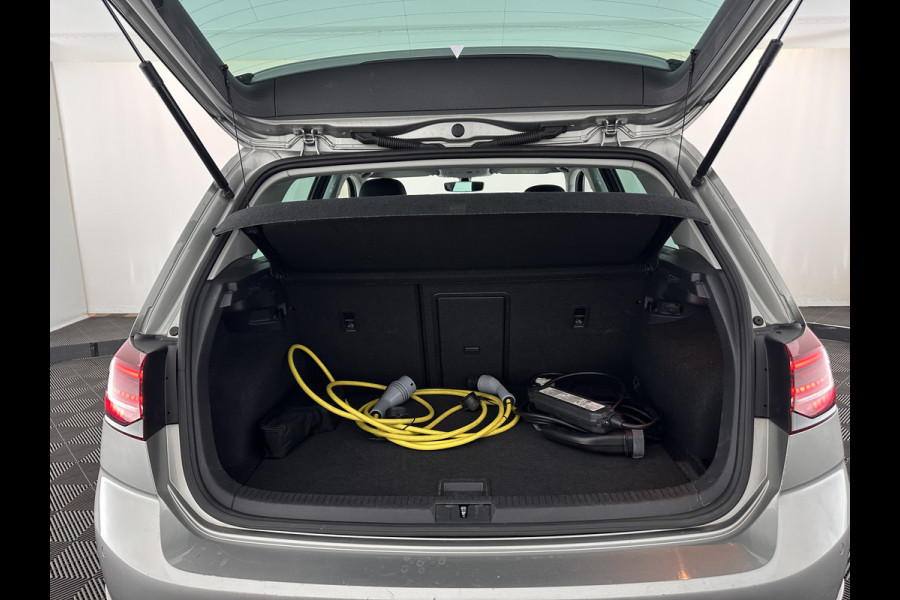 Volkswagen e-Golf E-DITION (INCL-BTW) *HEATPUMP | LEATHER | ADAPTIVE-CRUISE | FULL-LED | DYNAUDIO | DIGI-COCKPIT | NAVI-FULLMAP | CAMERA | KEYLESS | AMBIENT-LIGHT | DAB | ECC | CCS-FASTLOADER | PDC | 17''ALU*