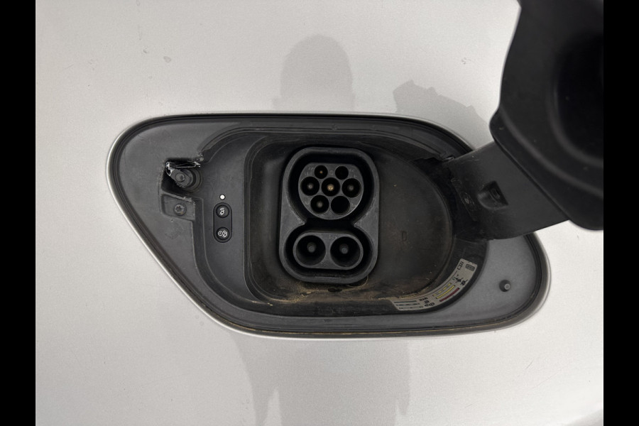 Volkswagen e-Golf E-DITION (INCL-BTW) *HEATPUMP | LEATHER | ADAPTIVE-CRUISE | FULL-LED | DYNAUDIO | DIGI-COCKPIT | NAVI-FULLMAP | CAMERA | KEYLESS | AMBIENT-LIGHT | DAB | ECC | CCS-FASTLOADER | PDC | 17''ALU*