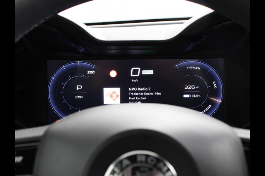 Alfa Romeo junior Elettrica Automaat 156PK Adaptieve Cruise Control LMV 18 inch Full Led Matrix Parkeer sensoren Navigatie Apple Carplay / Android auto  Climate Control