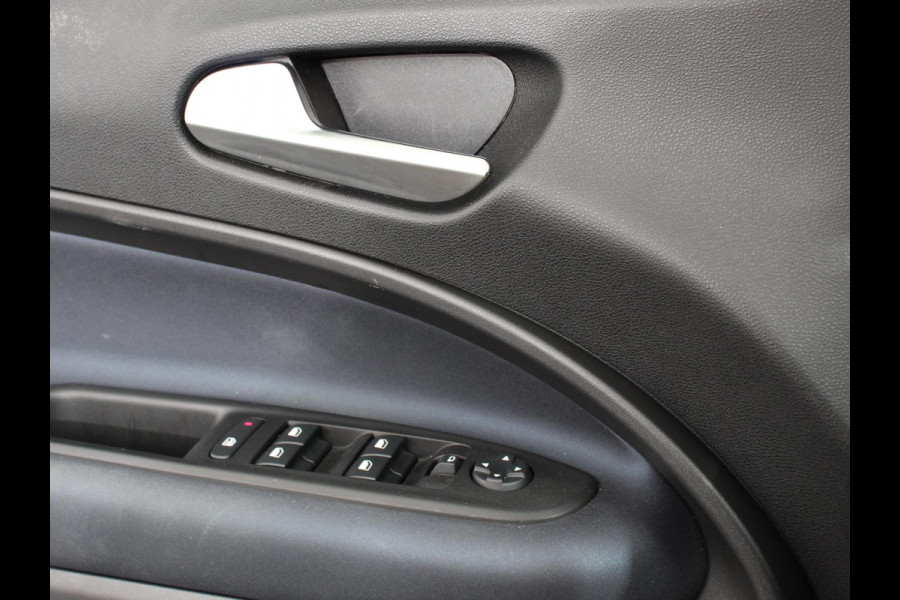 Alfa Romeo junior Elettrica Automaat 156PK Adaptieve Cruise Control LMV 18 inch Full Led Matrix Parkeer sensoren Navigatie Apple Carplay / Android auto  Climate Control