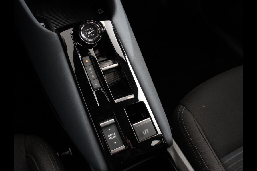 Alfa Romeo junior Elettrica Automaat 156PK Adaptieve Cruise Control LMV 18 inch Full Led Matrix Parkeer sensoren Navigatie Apple Carplay / Android auto  Climate Control