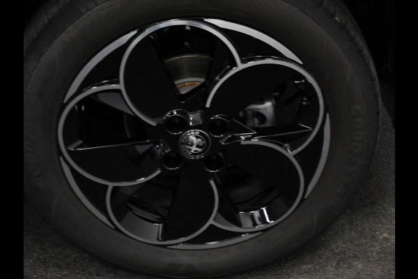 Alfa Romeo junior Elettrica Automaat 156PK Adaptieve Cruise Control LMV 18 inch Full Led Matrix Parkeer sensoren Navigatie Apple Carplay / Android auto  Climate Control