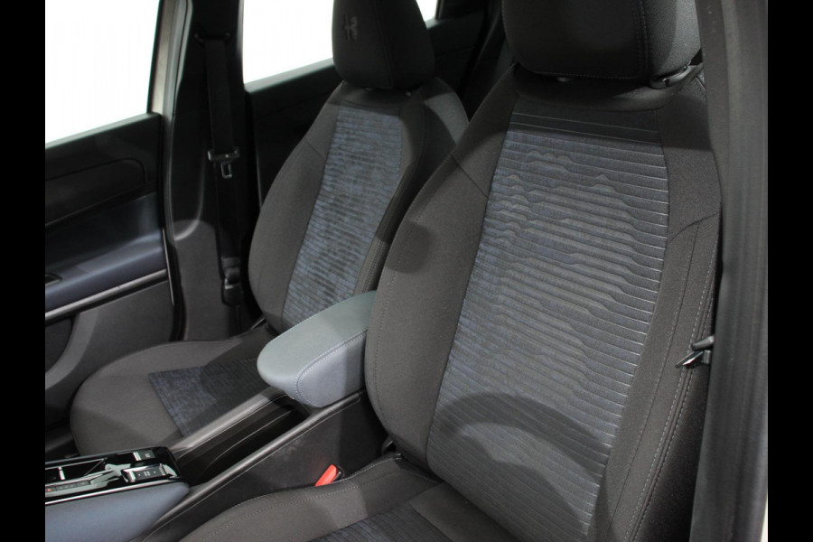 Alfa Romeo junior Elettrica Automaat 156PK Adaptieve Cruise Control LMV 18 inch Full Led Matrix Parkeer sensoren Navigatie Apple Carplay / Android auto  Climate Control