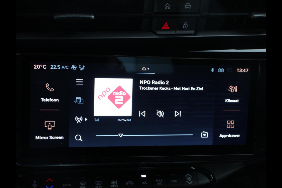 Alfa Romeo junior Elettrica Automaat 156PK Adaptieve Cruise Control LMV 18 inch Full Led Matrix Parkeer sensoren Navigatie Apple Carplay / Android auto  Climate Control