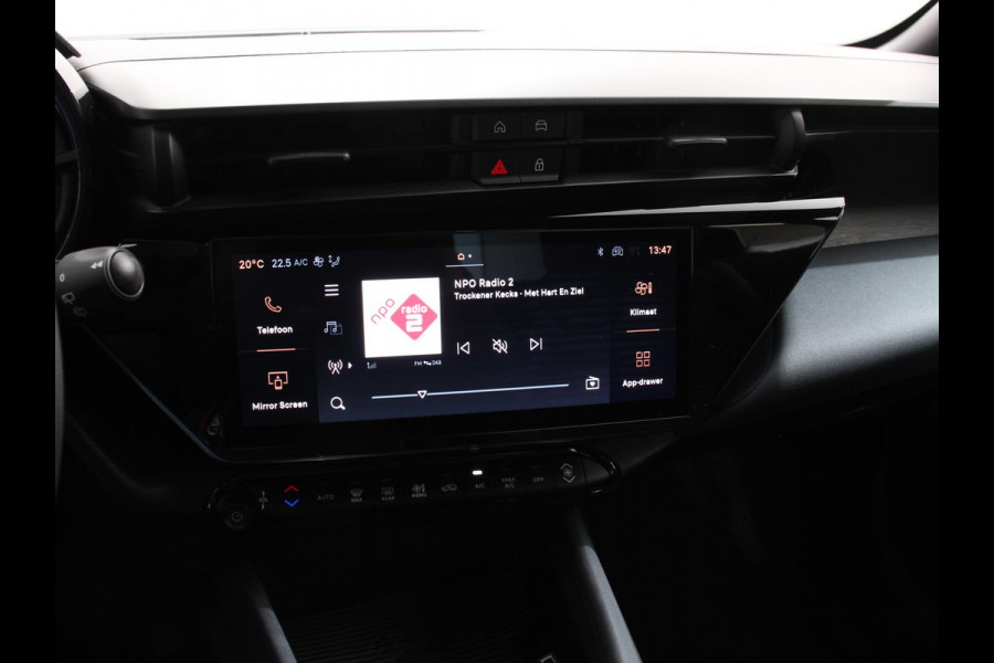 Alfa Romeo junior Elettrica Automaat 156PK Adaptieve Cruise Control LMV 18 inch Full Led Matrix Parkeer sensoren Navigatie Apple Carplay / Android auto  Climate Control