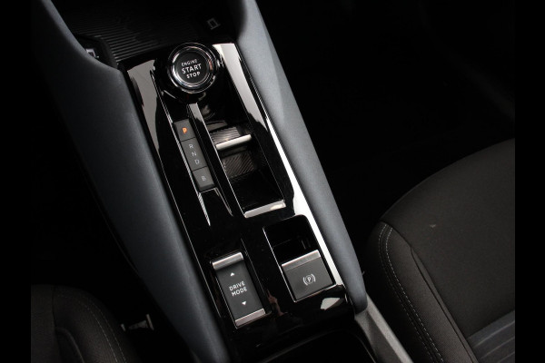 Alfa Romeo junior Elettrica Automaat 156PK Adaptieve Cruise Control LMV 18 inch Full Led Matrix Parkeer sensoren Navigatie Apple Carplay / Android auto  Climate Control