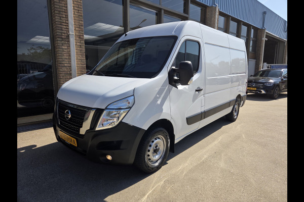 Renault Master / Nissan Interstar 2.3 dCi 150Pk / 110Kw L2/H2 Airco Cruise Achteruitrijcamera Trekhaak 2500 Kg