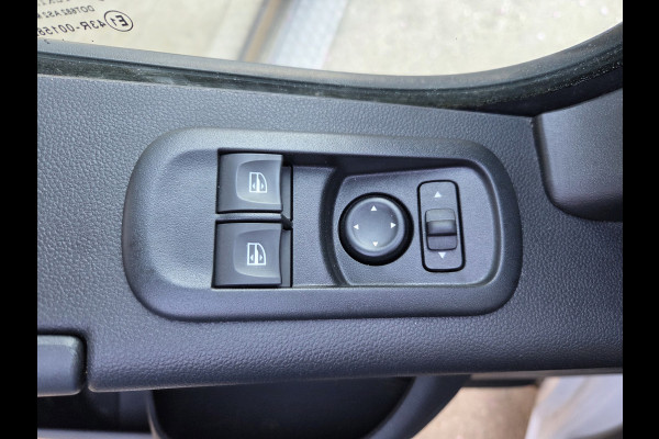 Renault Master / Nissan Interstar 2.3 dCi 150Pk / 110Kw L2/H2 Airco Cruise Achteruitrijcamera Trekhaak 2500 Kg