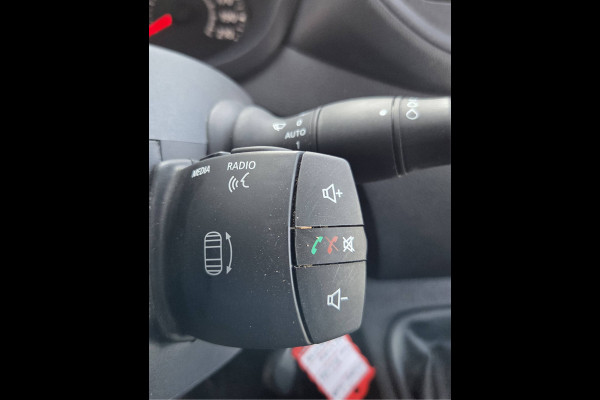Renault Master / Nissan Interstar 2.3 dCi 150Pk / 110Kw L2/H2 Airco Cruise Achteruitrijcamera Trekhaak 2500 Kg