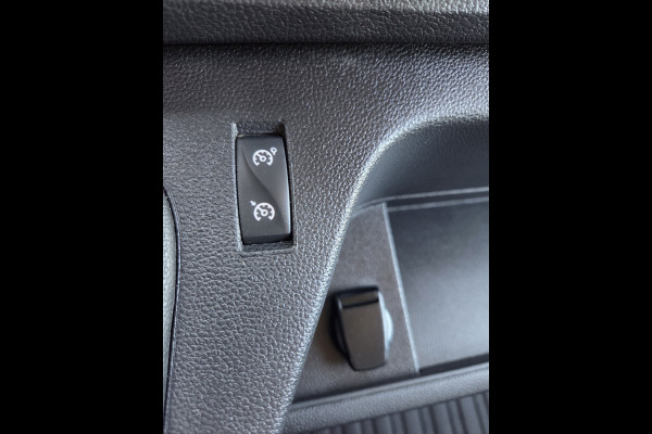 Renault Master / Nissan Interstar 2.3 dCi 150Pk / 110Kw L2/H2 Airco Cruise Achteruitrijcamera Trekhaak 2500 Kg